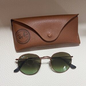Ray-Ban Round Sunglasses with Green Lenses and Brown Case